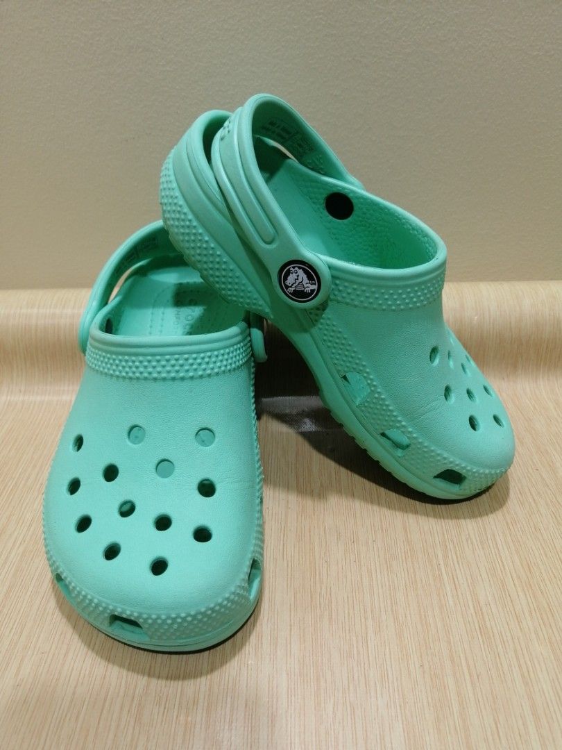 Crocs size hotsell 11 toddler