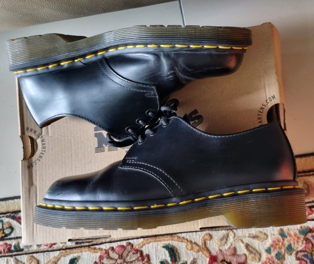 Dr martens sales black low cut