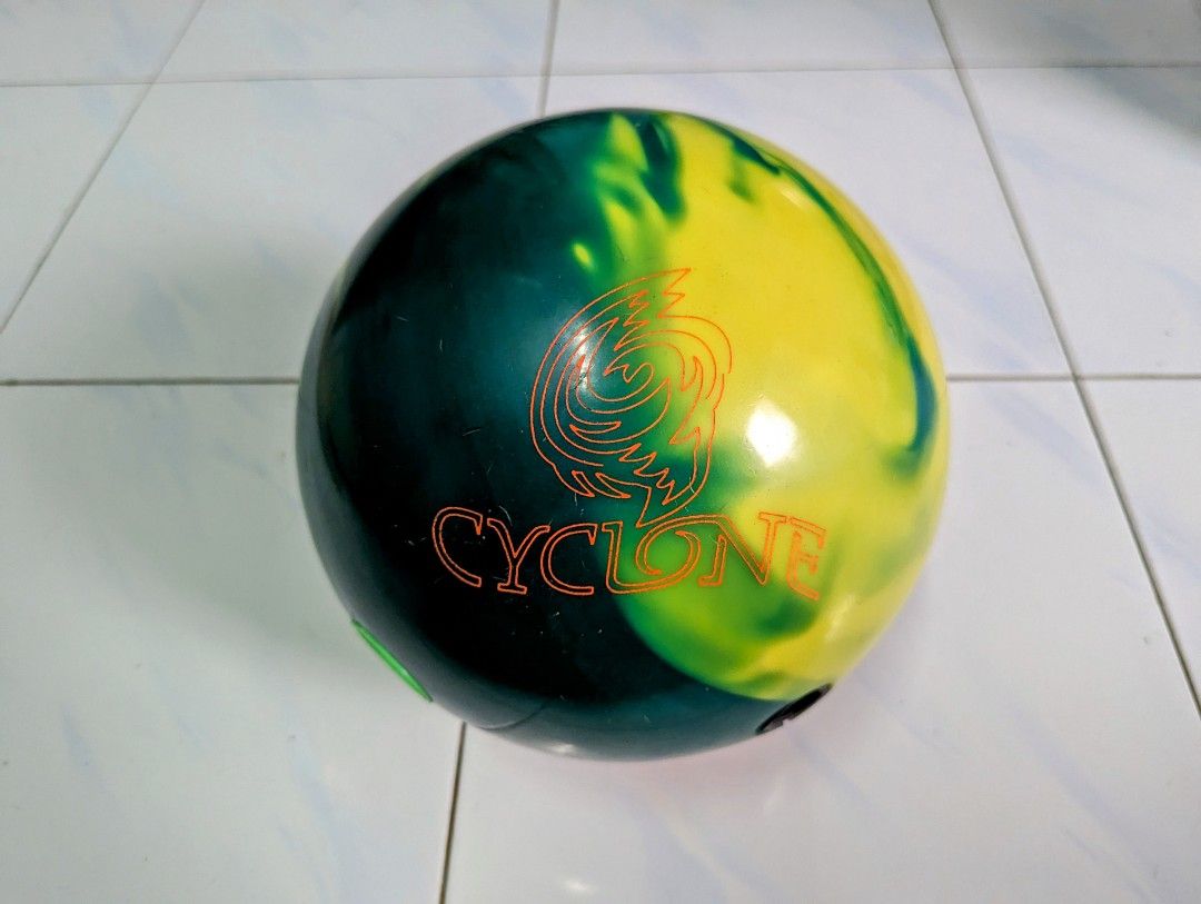 Ebonite Cyclone Bowling Ball (12lbs), Sports Equipment, Sports & Games