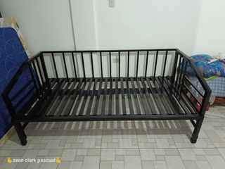 Expandable daybed