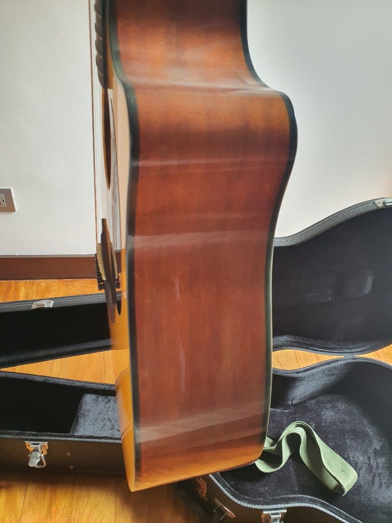 Fender Guitar & hard case (Category: Musical Instruments) located in Makati City. Submitted by g_filled (Listing ID 1257261591, Image 3). Description: .