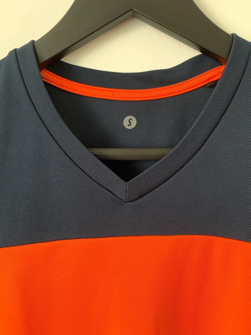 GU Sleeveless Dri Fit Shirt (Category: Activewear) located in Pasay City. Submitted by allthatdraft (Listing ID 1257193322, Image 2). Description: RFS: does not fit anymore 18x23.5 inches Condition 8.5/10 Payment methods Gcash, BPI, or BDO Shipping methods If within Metro Manila, Grab Express or Angkas padala. If provincial, J&T. Please note that shipping fee shall be shouldered by the buyer. Notes: Photos of the item are provided accordingly. Pl