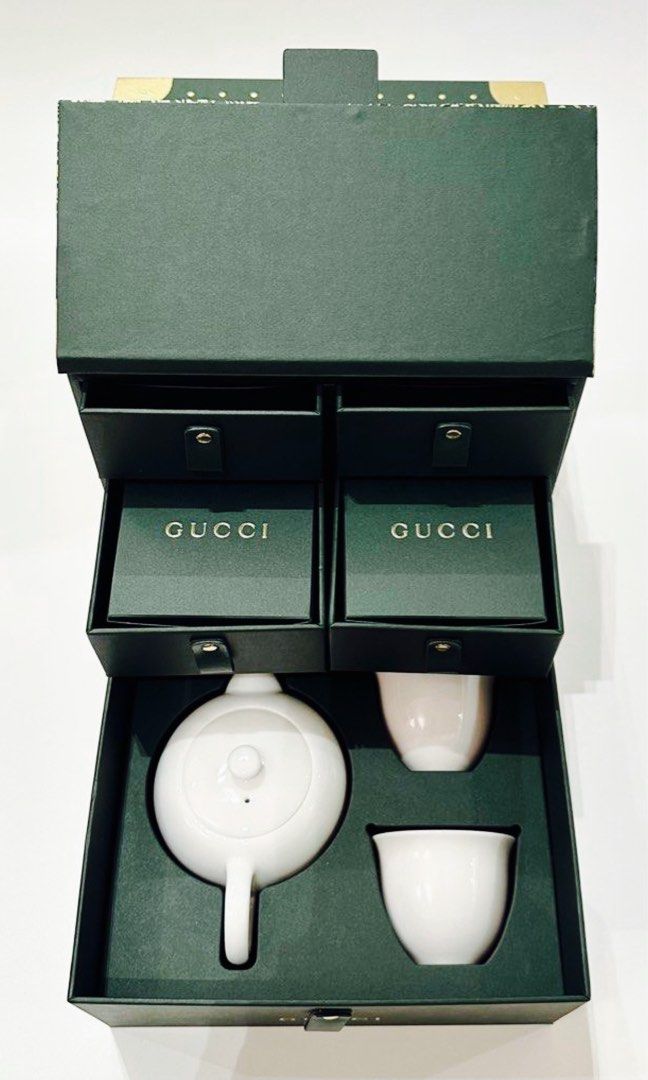 Gucci 2021 Mooncake VIP Gift set (月餅), 名牌, 飾物及配件- Carousell