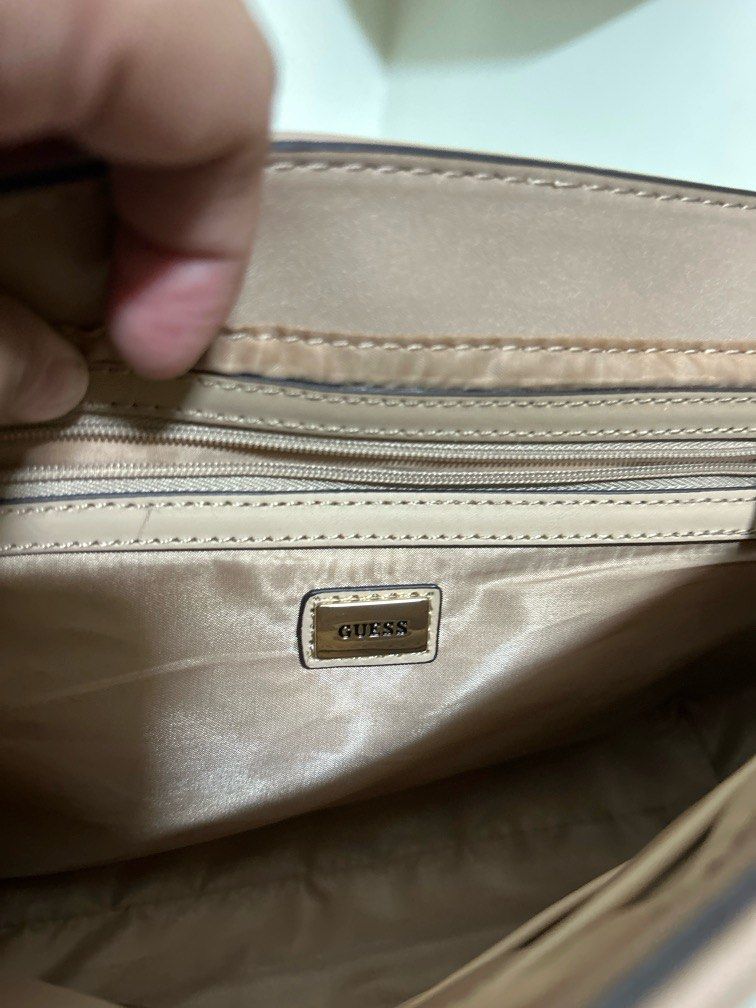 Guess Shoulder Bag in Beige