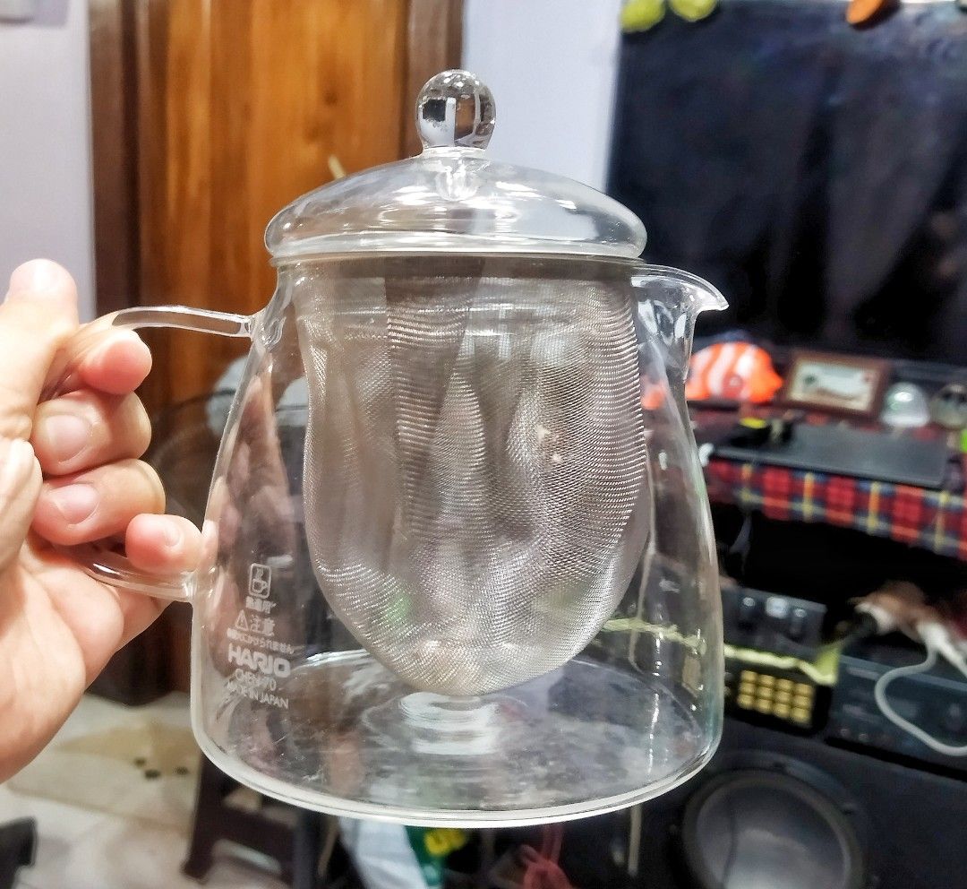 Hario tea pot (Category: Coffee & Tea Tableware) located in Mati. Submitted by surkayconsumergoodstraiding (Listing ID 1257200447, Image 1). Description: HARIO LEAF TEA POT HOT & ICE.🍃🧊 Our original and special design of a larger and longer tea strainer. We added a larger and longer tea strainer so that the tea leaves can expand, and can also be used for small servings. You can enjoy a fruit tea by adding fruits. After removing the tea strainer
