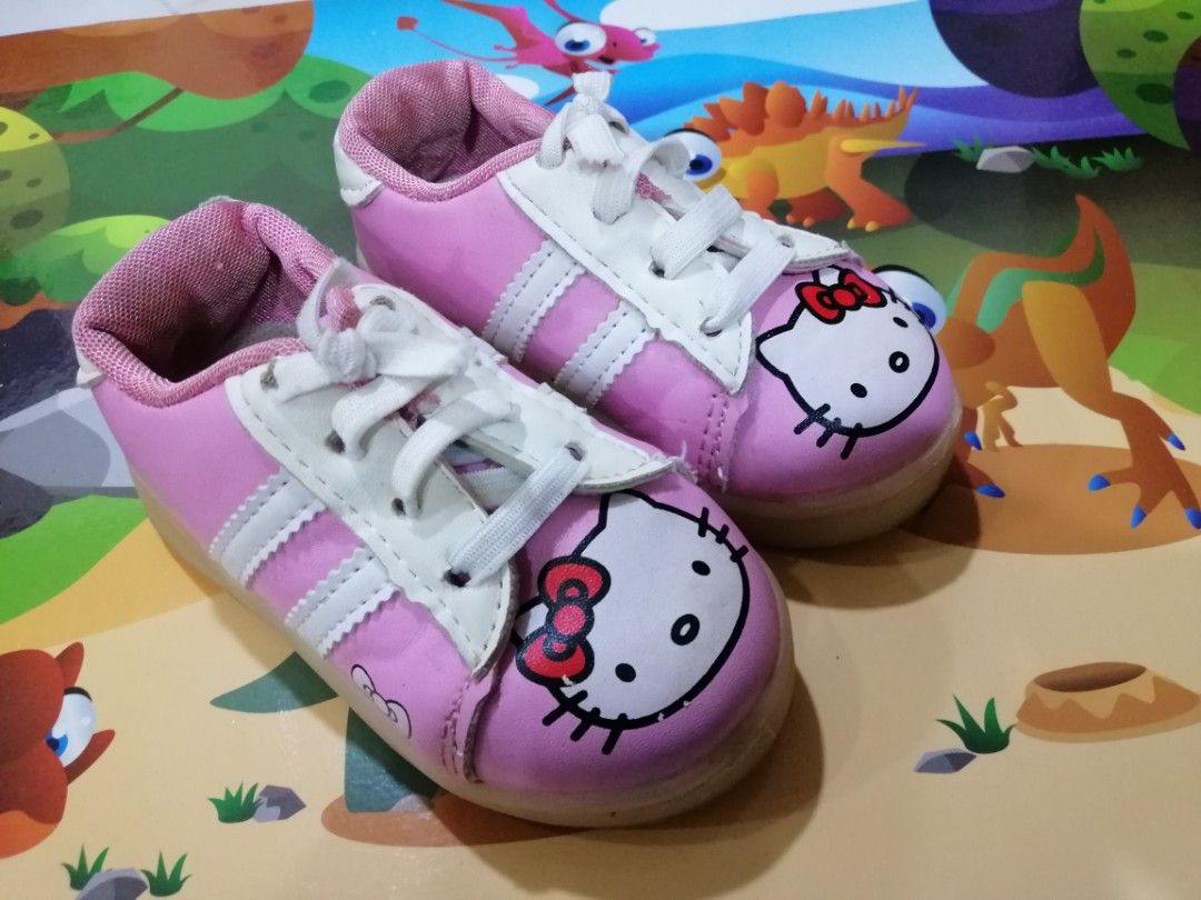 Hello kitty shoe, Babies & Kids, Babies & Kids Fashion on Carousell
