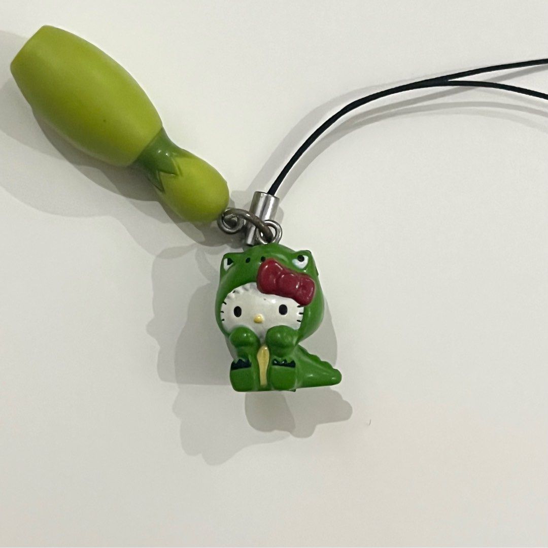 LOOKING FOR:HELLO KITTY AND CAPYBARA KAPYBARA CHARM/PENDENT/KEYCHAIN/STRAP,  Looking For on Carousell