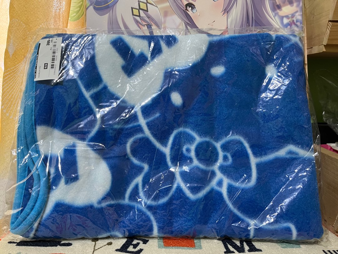 Hk Blankets, Women's Fashion, Coats, Jackets and Outerwear on Carousell