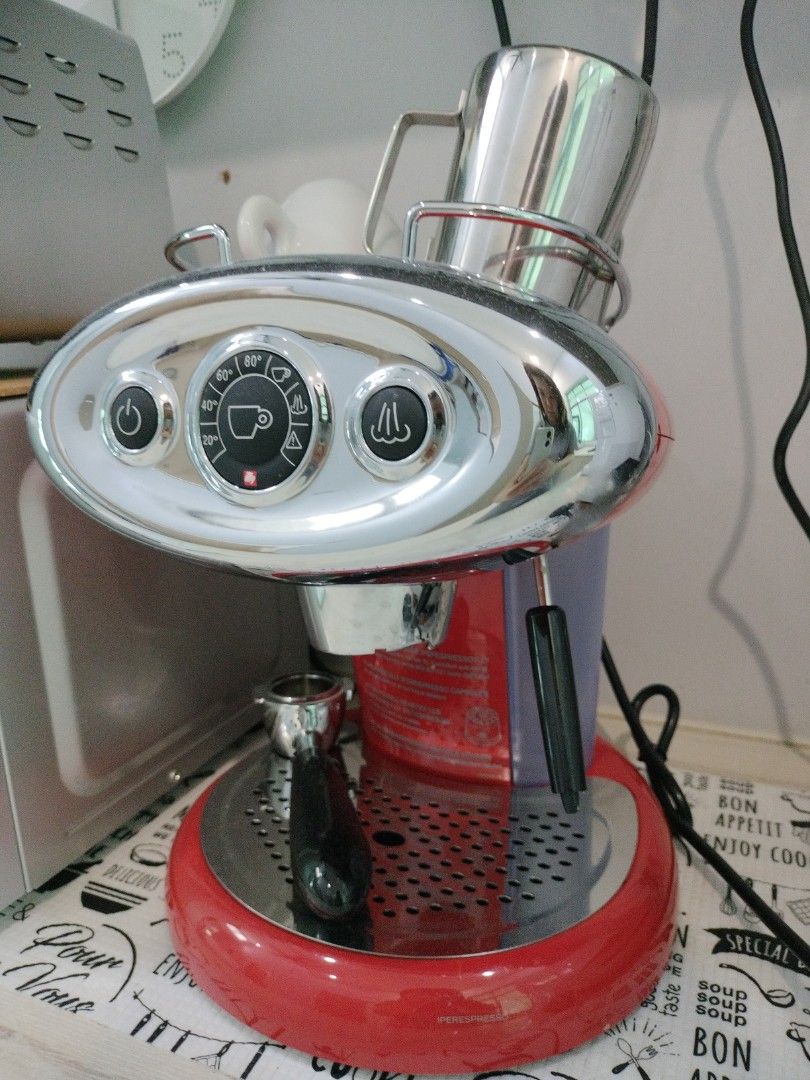 Illy coffee maker x7, TV & Home Appliances, Kitchen Appliances, Coffee