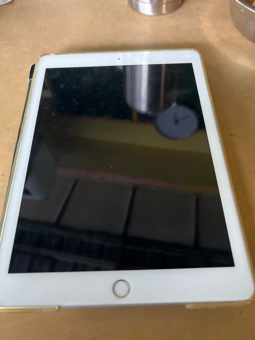 iPad 5th generation 128GB with sim, Mobile Phones & Gadgets, Tablets ...
