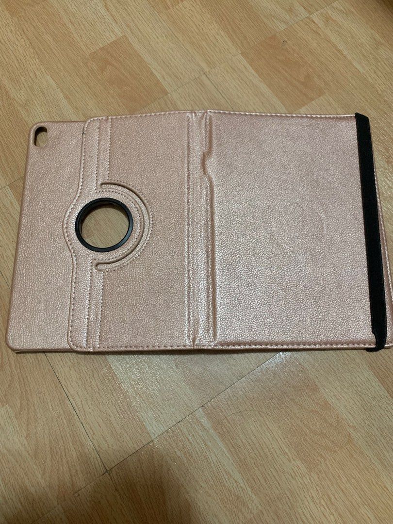Ipad Air4 Ipad Air 5 CASE PINK (Category: Cases & Sleeves) located in Bulacan. Submitted by pauity (Listing ID 1257323659, Image 1). Description: Bought for 450 Rfs: di kasya sa 9th gen ko. Sabi ng tindera kasukat lang daw ng ipad air 4 ang 9th gen. Huhuhu.