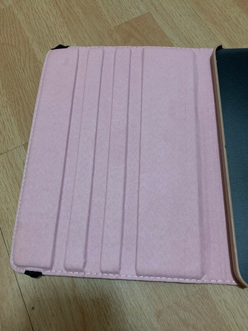 Ipad Air4 Ipad Air 5 CASE PINK (Category: Cases & Sleeves) located in Bulacan. Submitted by pauity (Listing ID 1257323659, Image 3). Description: Bought for 450 Rfs: di kasya sa 9th gen ko. Sabi ng tindera kasukat lang daw ng ipad air 4 ang 9th gen. Huhuhu.