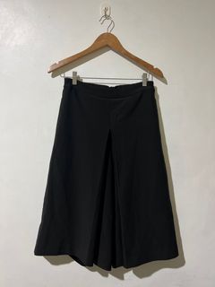 IZZUE Cropped Pants