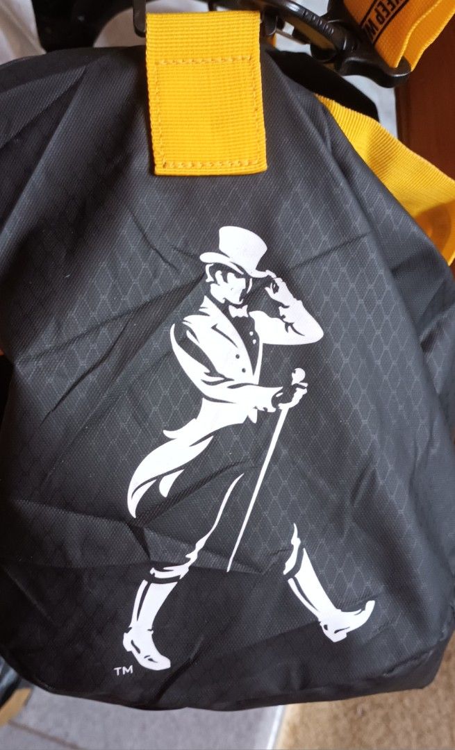 Johnnie Walker Duffle Bag, Fesyen Pria, Tas & Dompet , Tas Kantor di