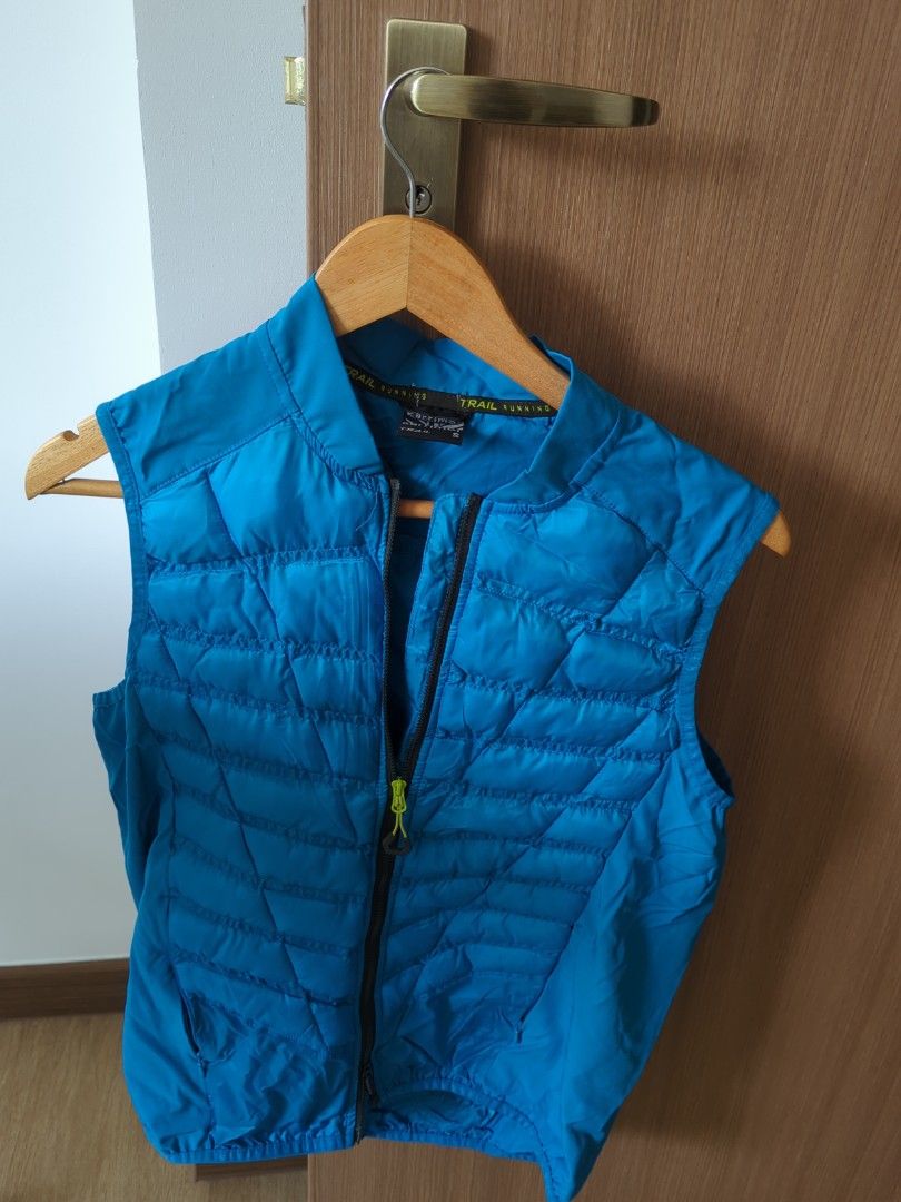 Karrimor Trail Running Vest, Women's Fashion, Activewear on Carousell