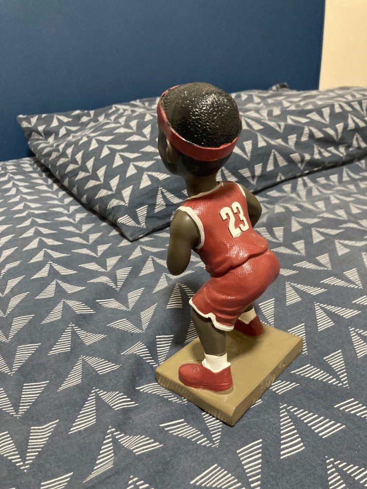 figurine nba lebron james