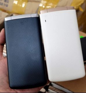 LG Smart Folder touch & type flip phone