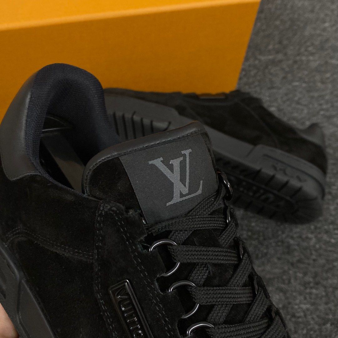 Low trainers Louis Vuitton Black size 9.5 UK in Suede - 33565547
