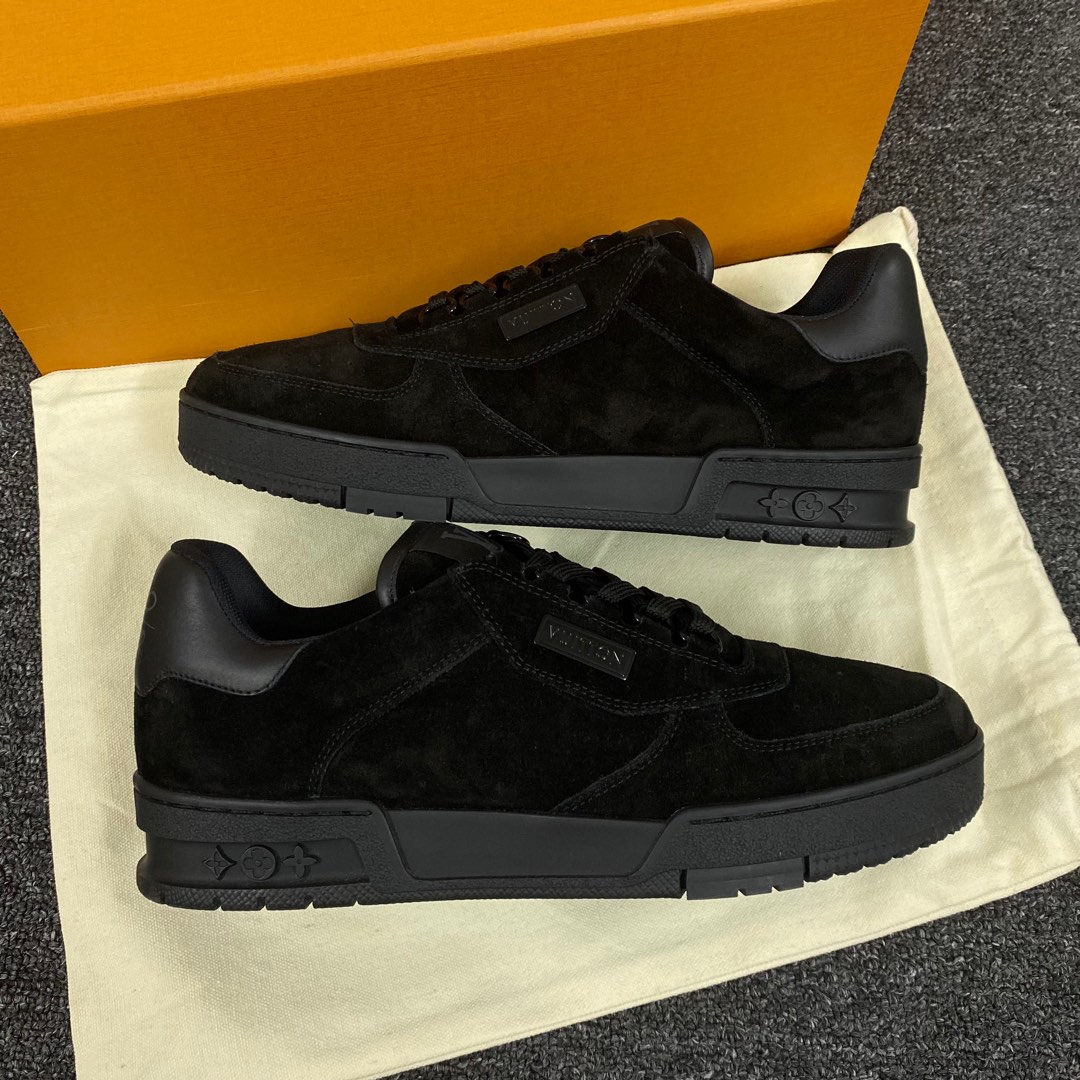 Low trainers Louis Vuitton Black size 10.5 UK in Suede - 11070972