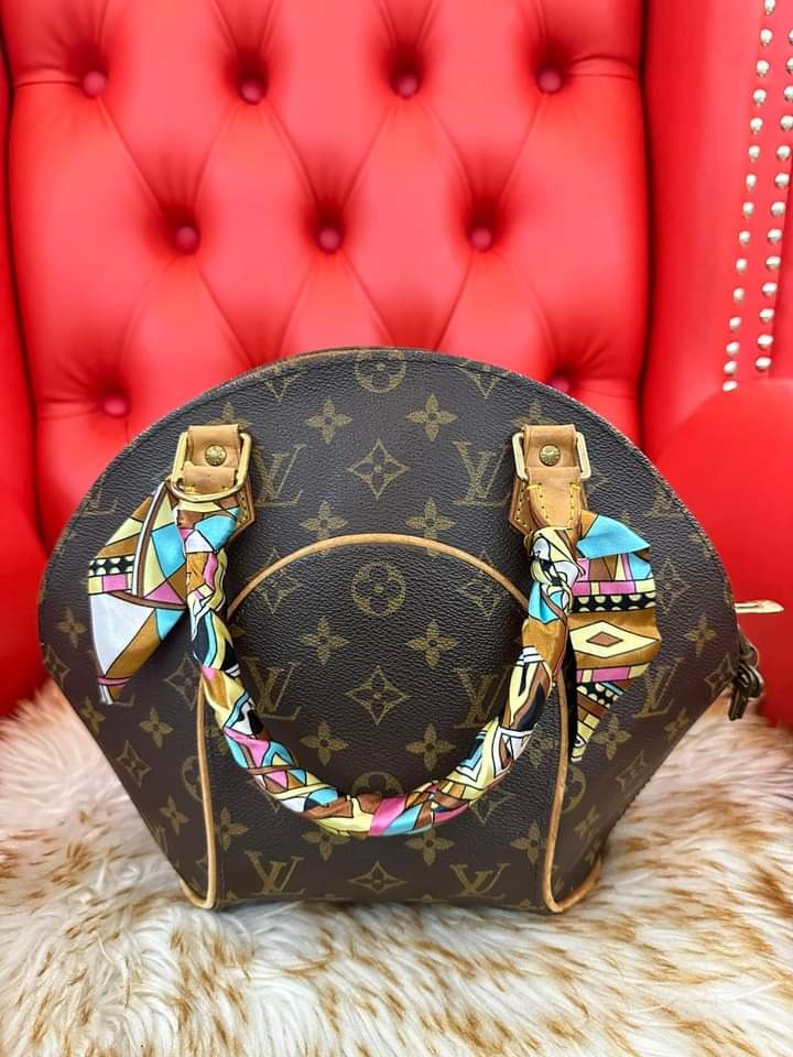 LOUIS VUITTON Bucket PM Monogram Canvas Shoulder Bag - 30% Off