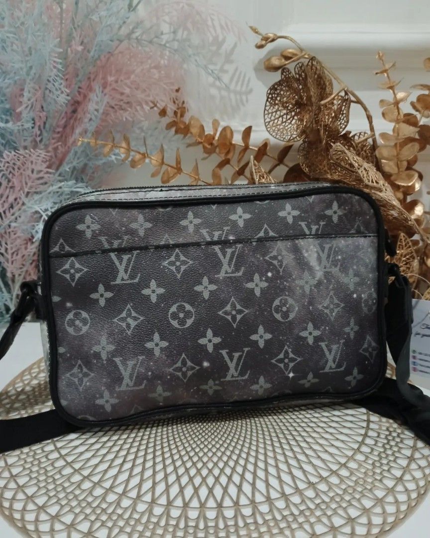 Louis Vuitton Monogram Galaxy Alpha Messenger, Fesyen Wanita, Tas