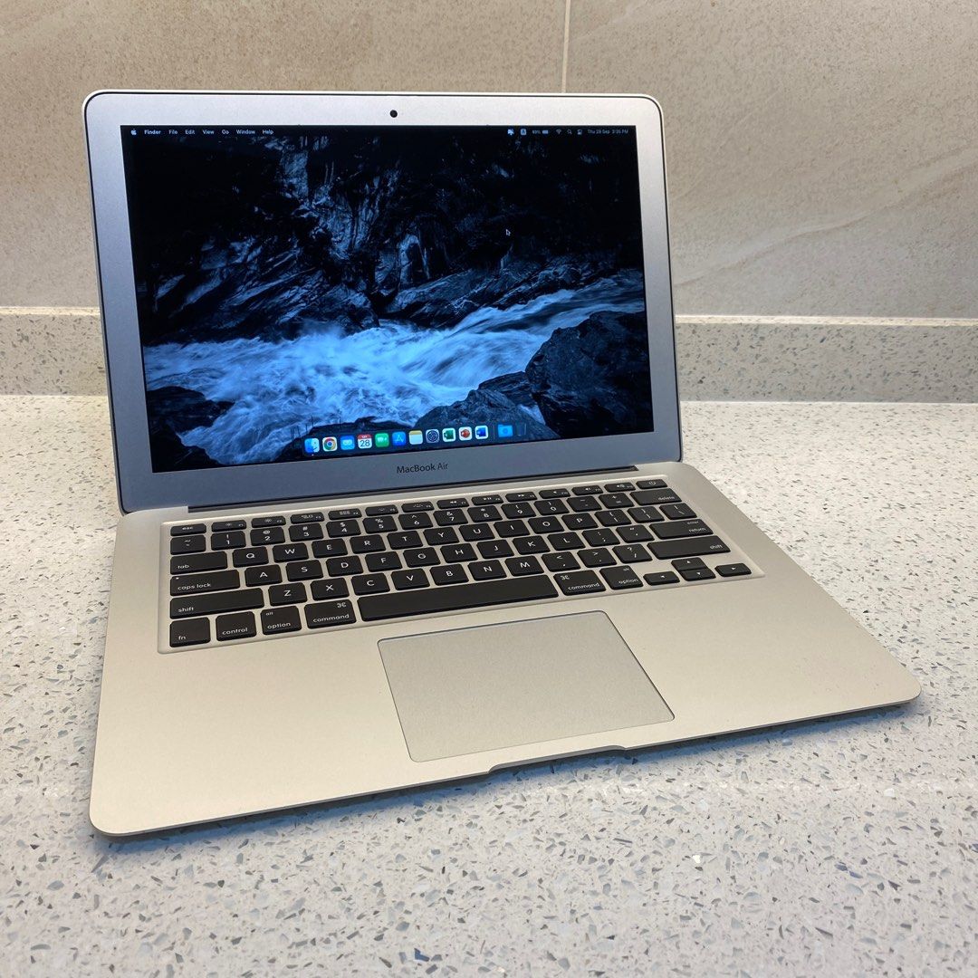 815)MacBook Air 2017 13インチ i5 8GB 128GB