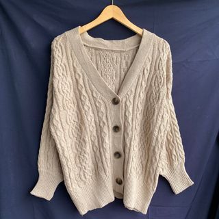 Nice claup cable knit cardigan vneck