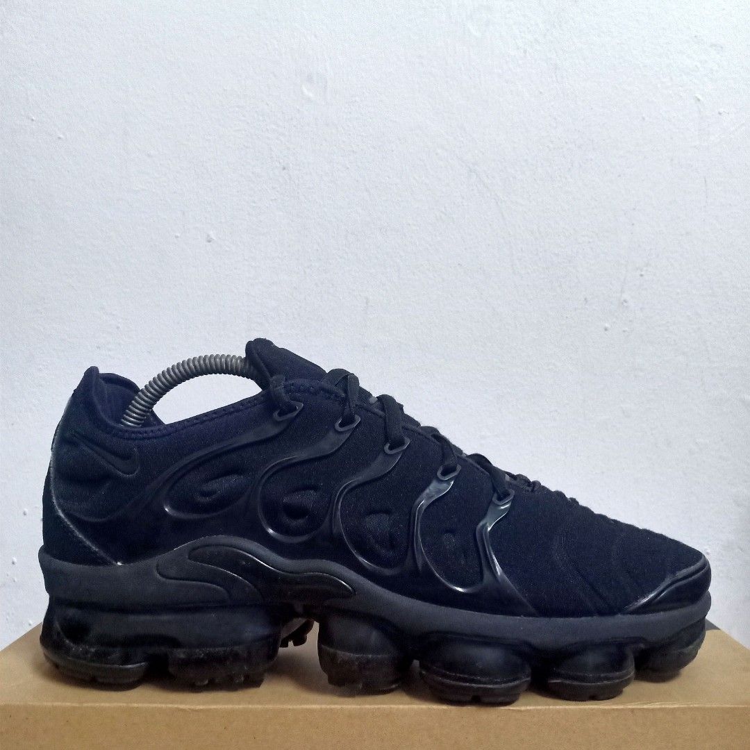 Mens vapormax on sale plus triple black