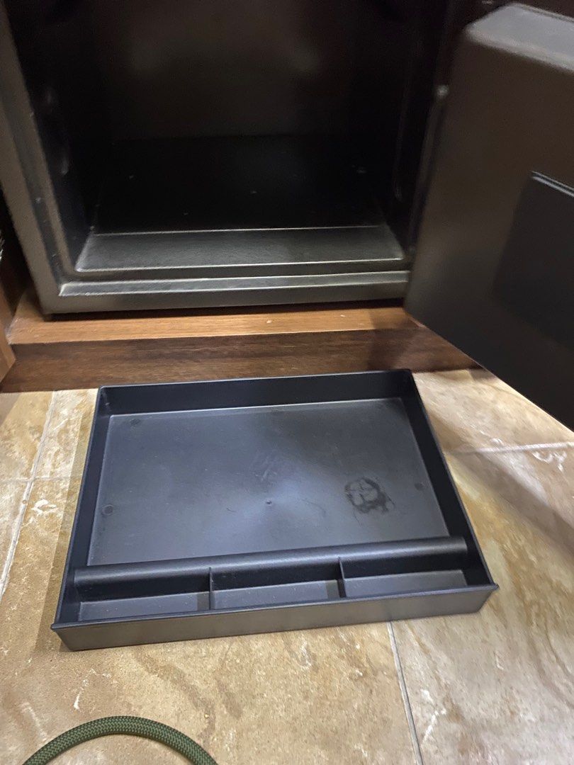 Diplomat brand Old fashioned Safe, Furniture & Home Living, Security