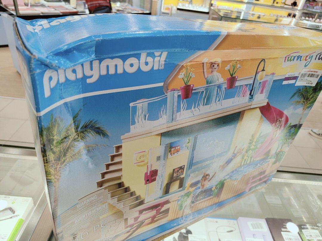 Playmobil Bungalow With Pool 70435, Hobbies & Toys, Toys & Games