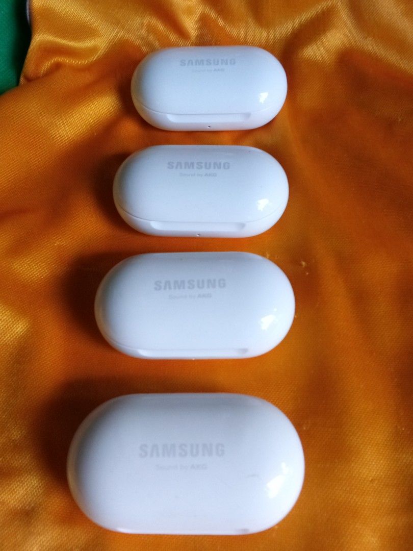 Samsung buds plus charging case (Category: Headphones & Headsets) located in Cabuyao City. Submitted by judilyndeq53719 (Listing ID 1257246850, Image 2). Description: in good condition.