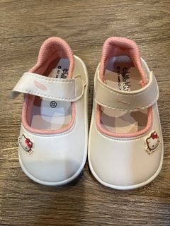Sepatu baby sanrio hello kity