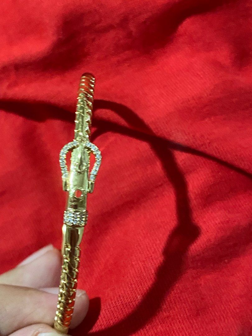 Soft bangle (Category: Bracelets) located in Las Pinas. Submitted by nugets (Listing ID 1257276496, Image 1). Description: Very nice quality non tarnish.