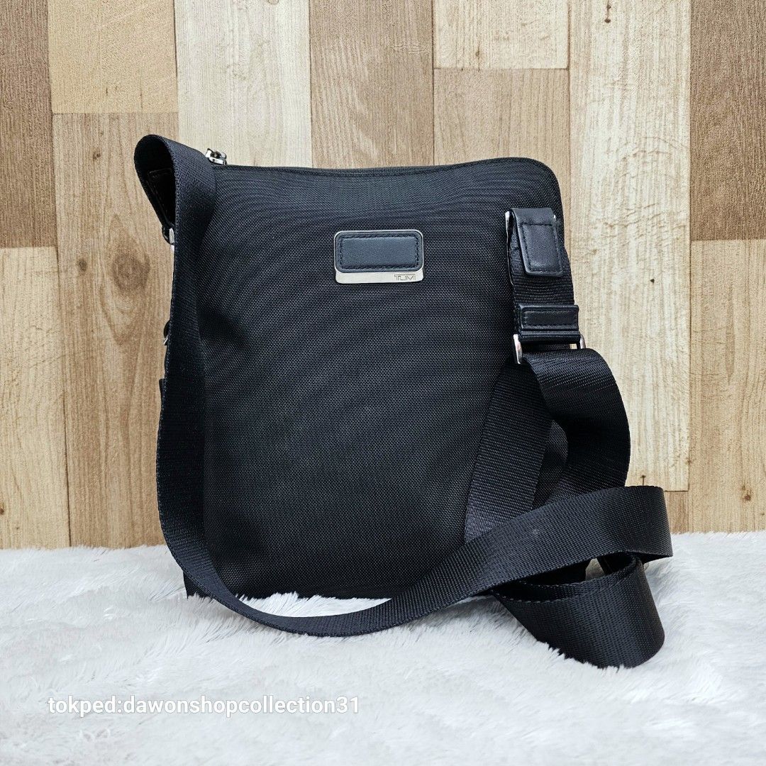 Tumi arrive owen on sale crossbody