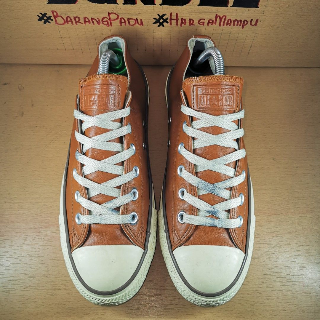 Tan store suede converse