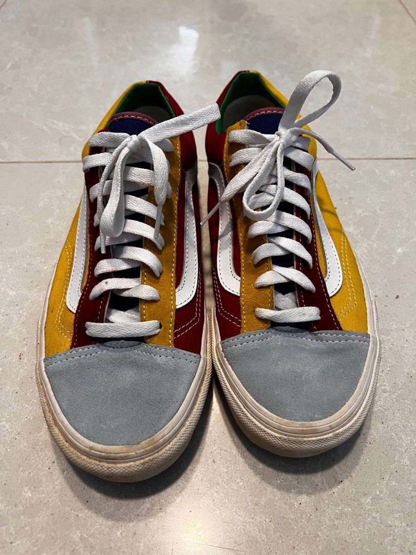 3 store color vans