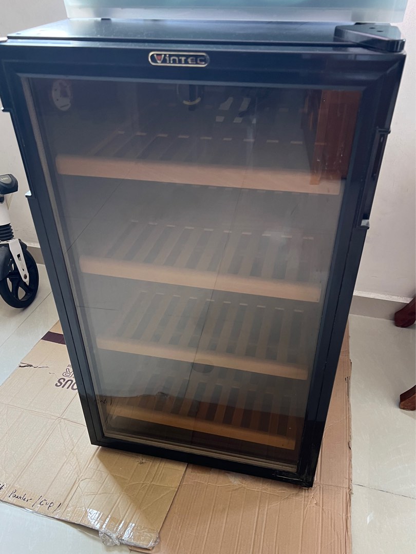 Vintec Wine Fridge, TV & Home Appliances, Kitchen Appliances, Wine