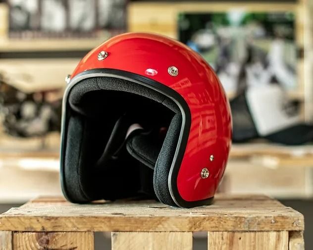 VRM 1976 Classic Gloss Red (Helmet) Large - Brand New, Motorbikes, Motorbike  Parts & Accessories, Helmets and other Riding Gears on Carousell