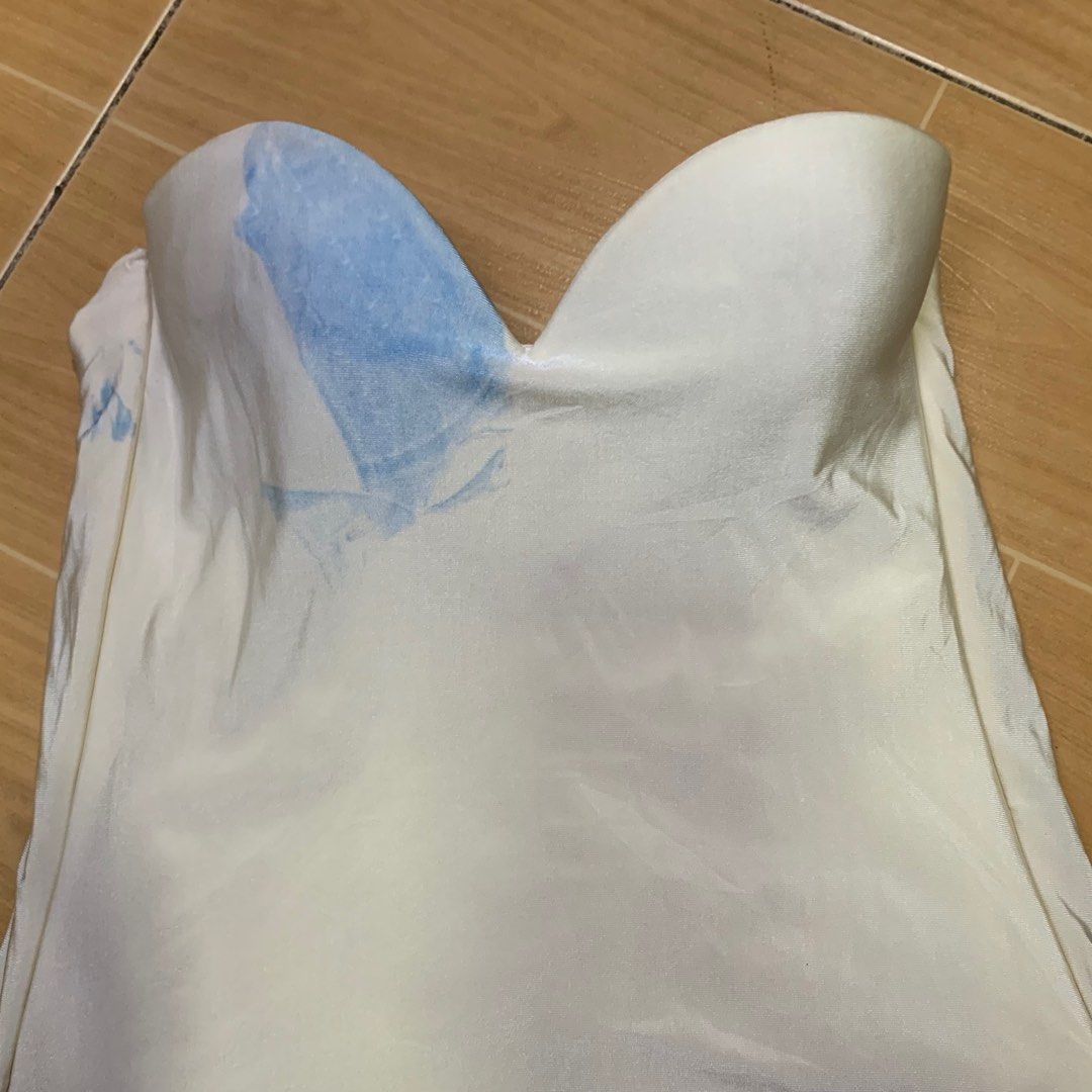 white corset ✮ (Category: Others Tops) located in Manila. Submitted by declutterwju (Listing ID 1257293321, Image 1). Description: Bust 36" Waist 26-28".