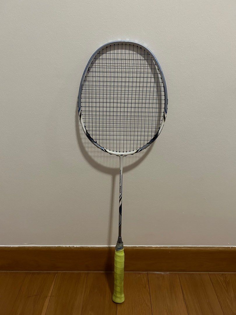 Yonex nanoray 750 balance type stamina badminton racket, Sports