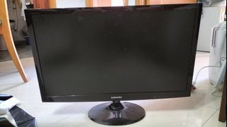 新淨27” Samsung T27B350AH  高清內置數碼電視 LED IDTV (齊火牛線電視線缺遙控器可議價）