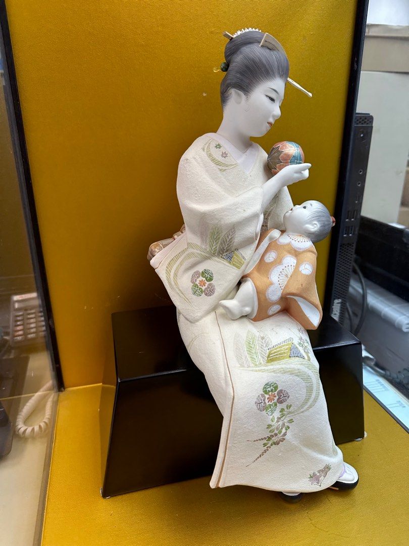 日本博多人形母與子, 興趣及遊戲, 玩具& 遊戲類- Carousell