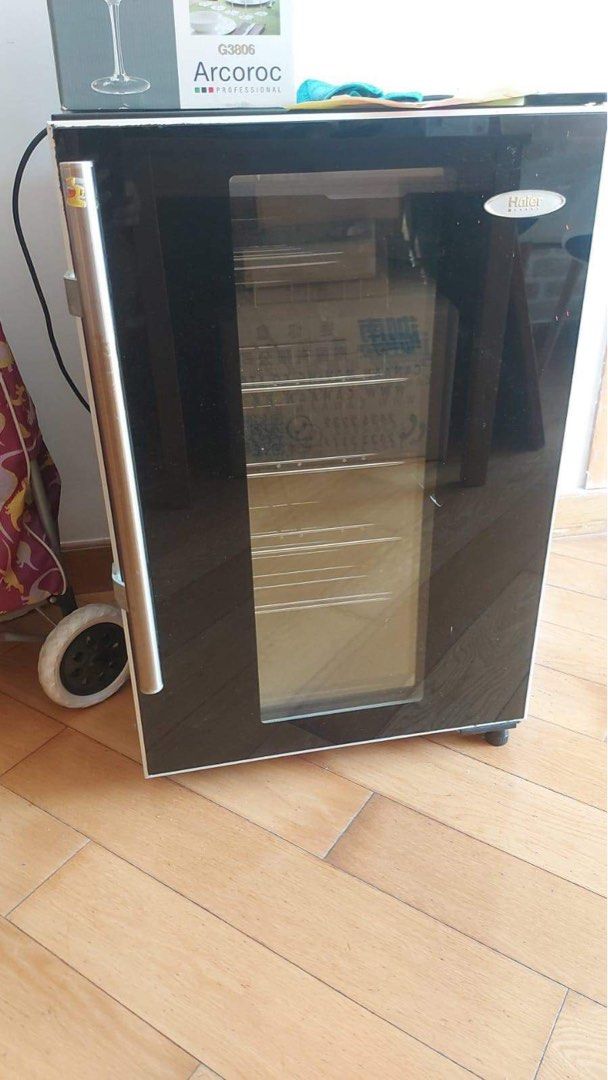 海爾紅酒櫃 (30 瓶 bottles) Haier Wine Cooler JC83G , 家庭電器, 廚房電器, 酒窖及存倉