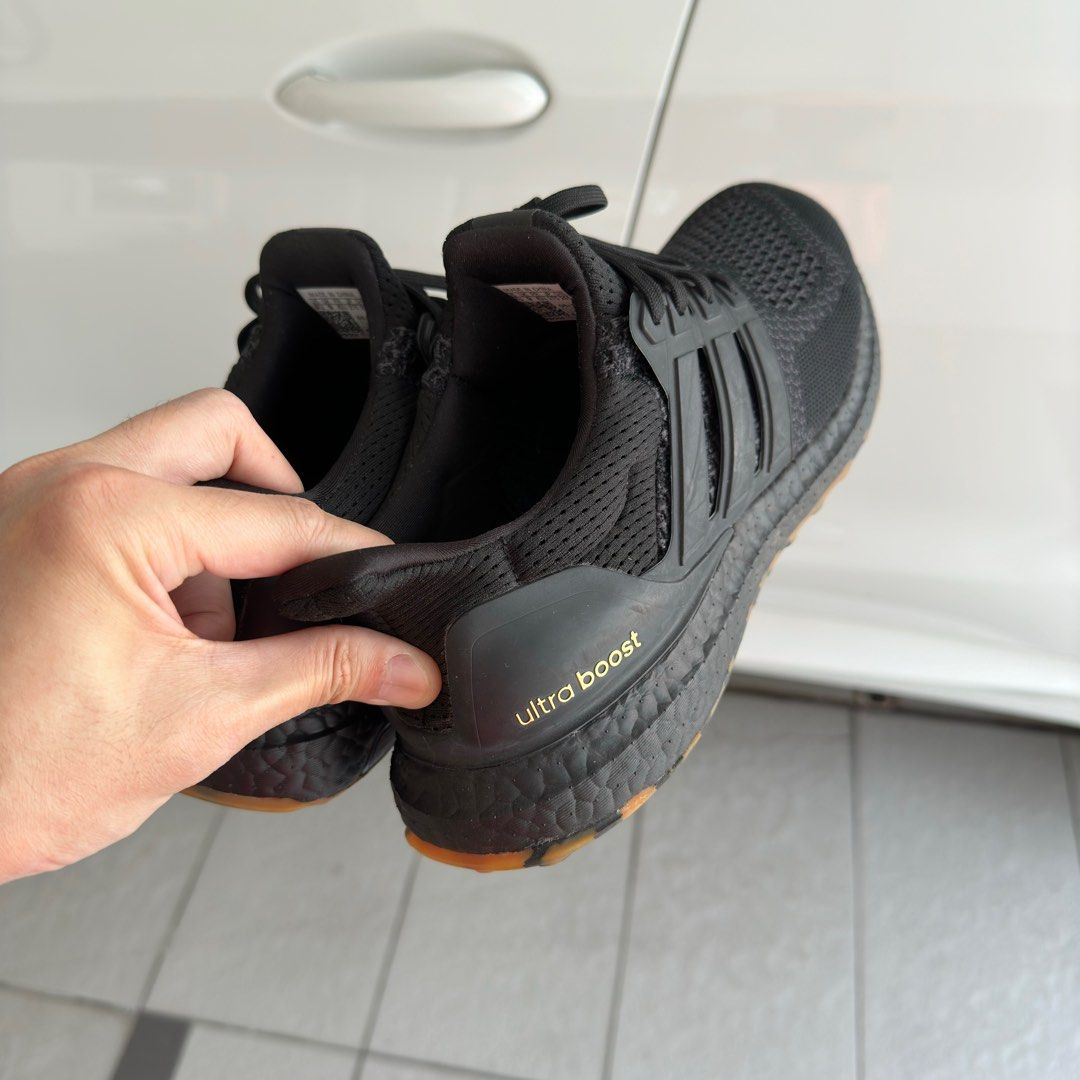 Ultra boost 4.0 top triple black fake