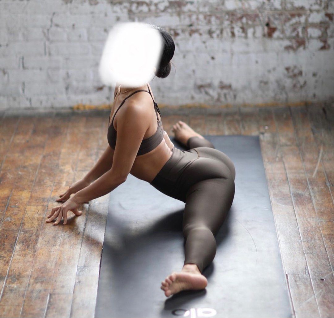 Alo Yoga Airbrush Real Bra Tank, Women's Fashion, Activewear on Carousell