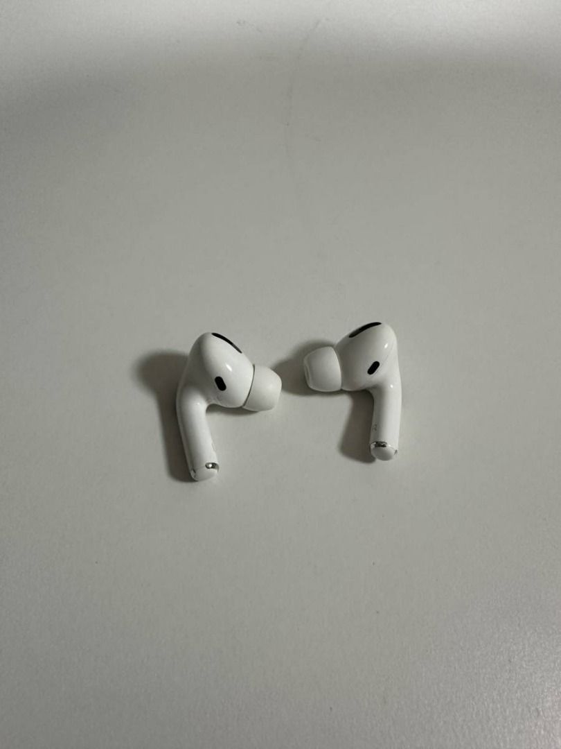 Apple AirPods Pro with Wireless Charging Case MWP22J/A 第1世代