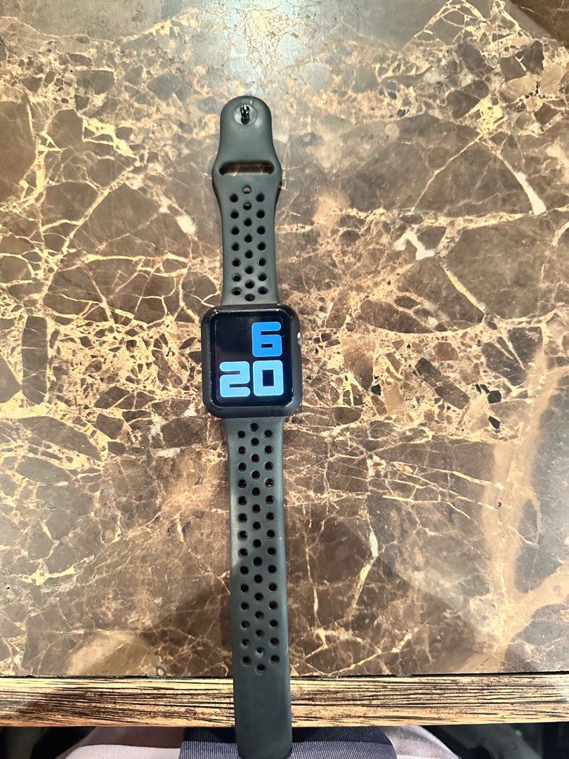 Apple watch series 3 urgent sell Men s Fashion Watches