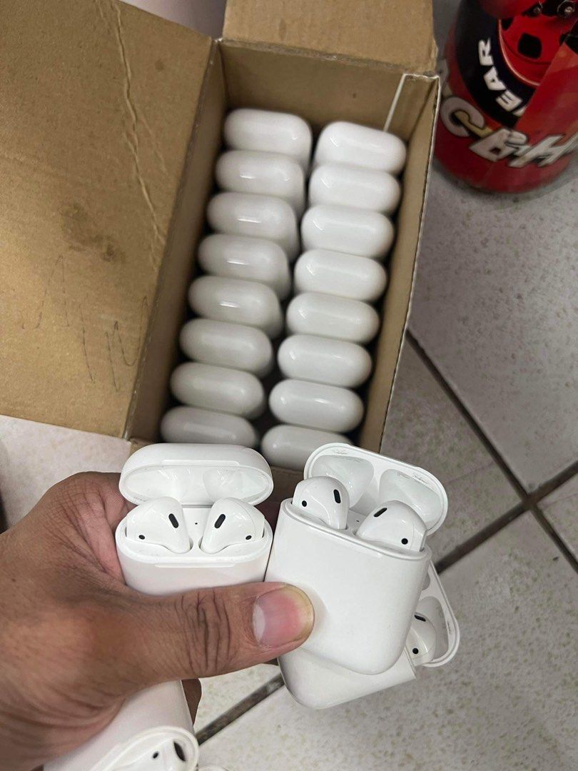 Authentic APPLE airpods gen 2 (Category: Headphones & Headsets) located in Paranaque City. Submitted by louise240817 (Listing ID 1257495074, Image 1). Description: Original original hindi OEM OR CLASS A uulitin ko original po ito. 20 pcs airpods generation 2 (slightly used ) Lahat galing canada padala po ito. Pass sa swap and barat. Inclusion. Unit and replacement cable Test to sawa upon meet up. Khit magdala ka pa ng taga power mac for checking.