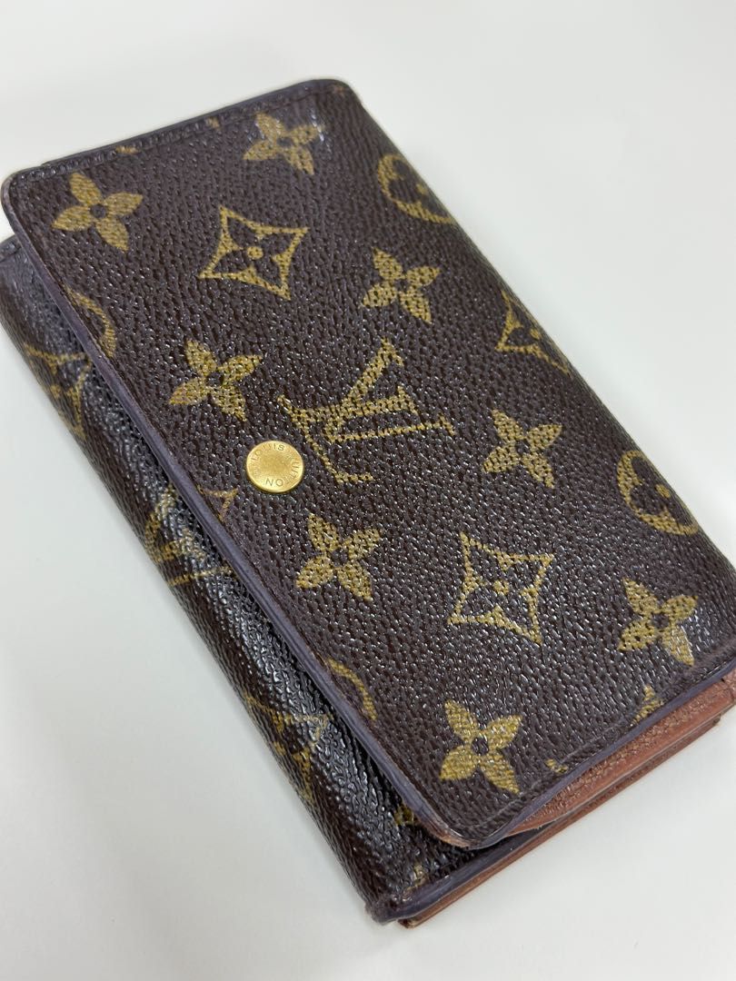 Authentic LV Tresor Wallet (Category: Luxury Bags & Wallets) located in Las Pinas. Submitted by issaprelovedstuff (Listing ID 1257390957, Image 2). Description: Authentic LV Tresor wallet Money back guaranteed Can be used with chain as seen on the photo Very handy.