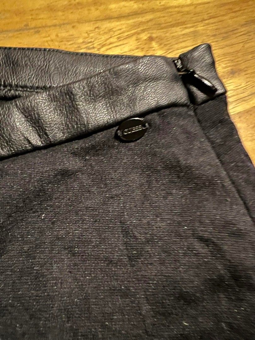 Authentic Guess Flare pleated skirt in black Women s Fashion
